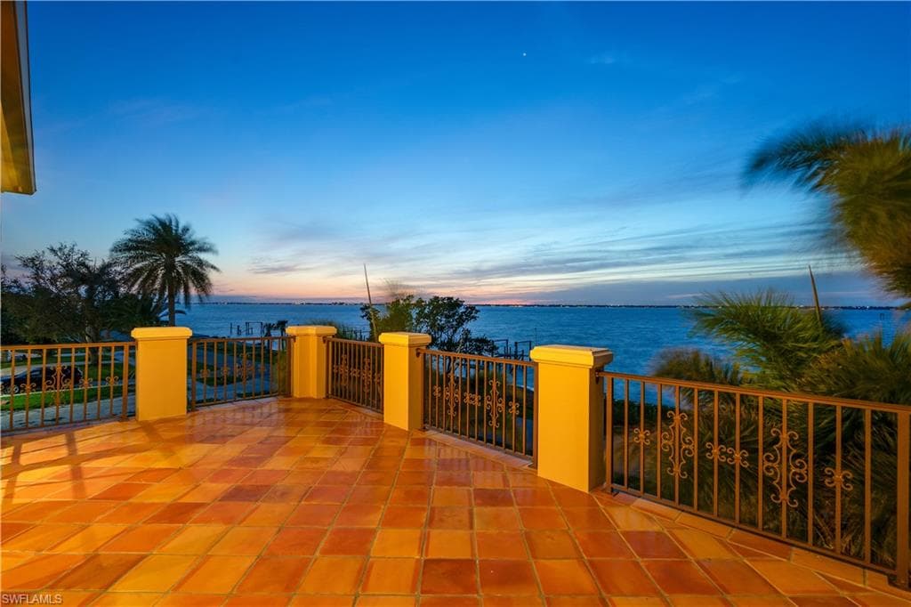 6005 W Riverside DR, FORT MYERS FL 33919-37