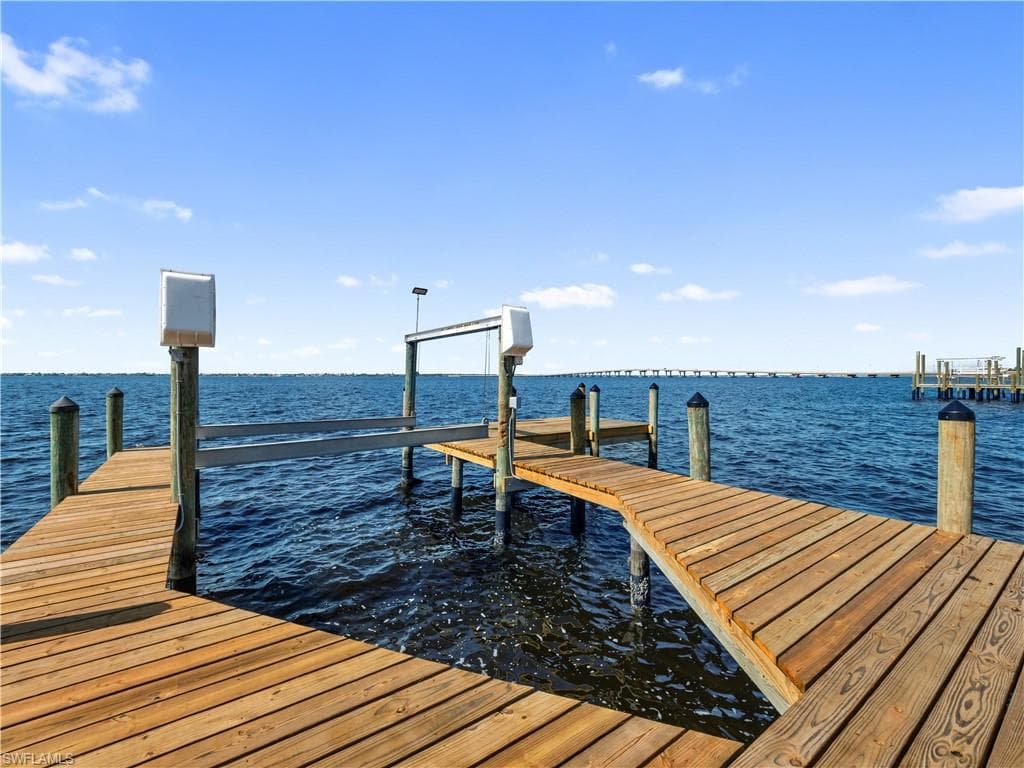 6005 W Riverside DR, FORT MYERS FL 33919-30