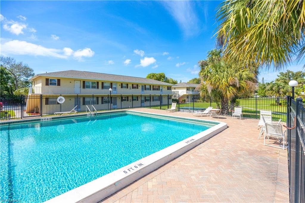 3325 Airport RD N # F3, NAPLES FL 34105-16