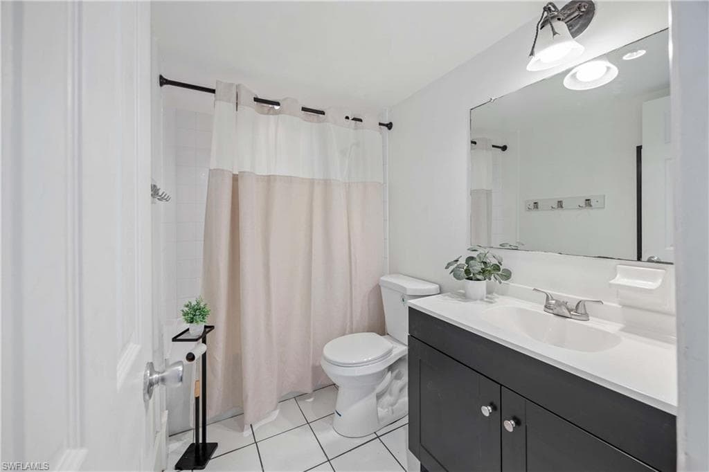 3325 Airport RD N # F3, NAPLES FL 34105-11