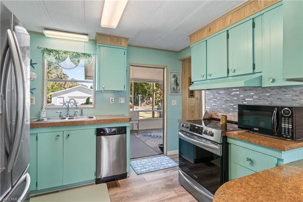 7713 Ebson DR, NORTH FORT MYERS FL 33917-10