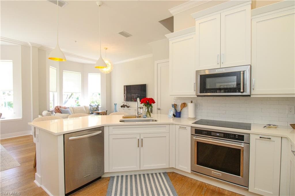 453 8th AVE S # 106, NAPLES FL 34102-19