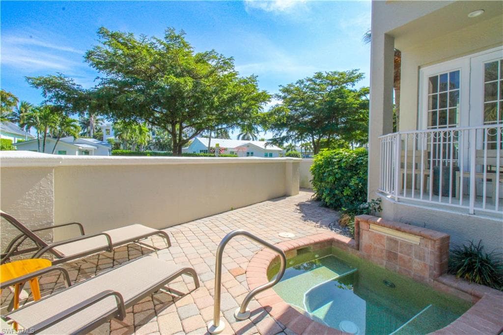 453 8th AVE S # 106, NAPLES FL 34102-3