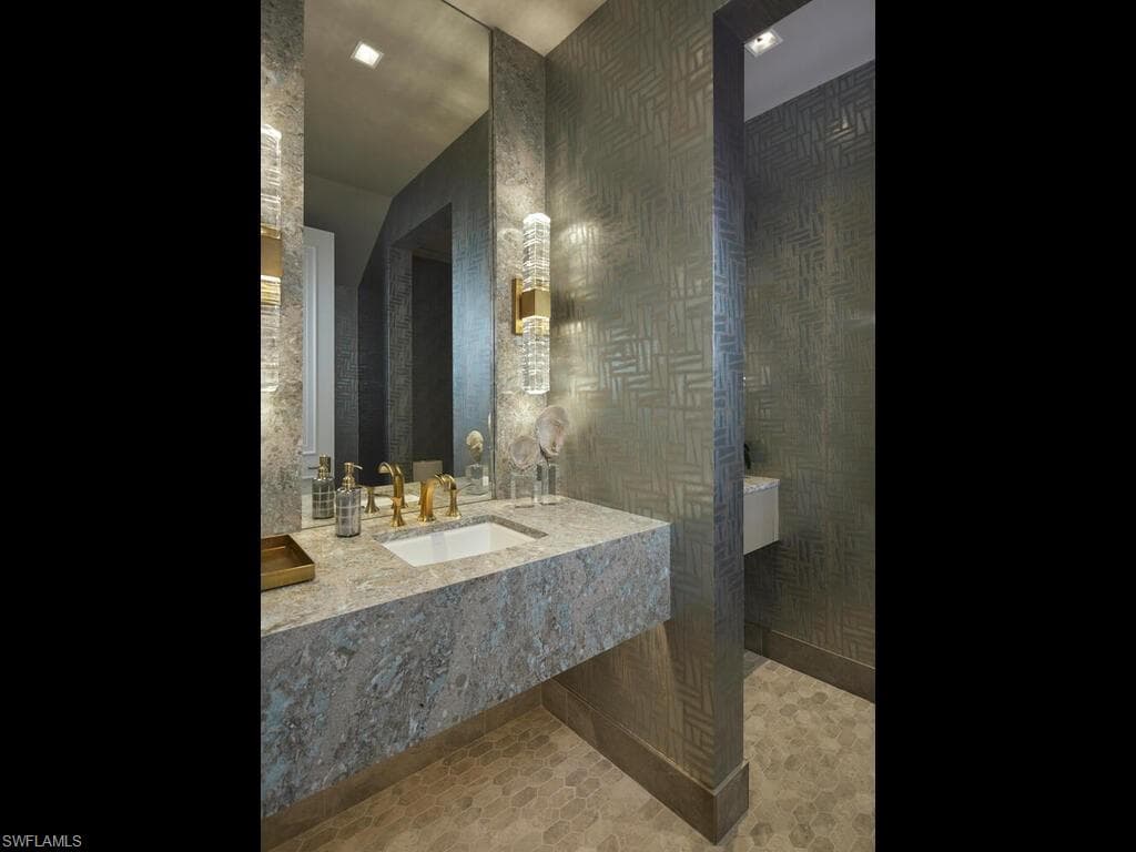 2075 Gordon DR E-14