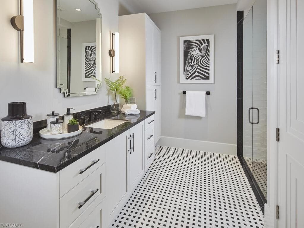 2075 Gordon DR E-28