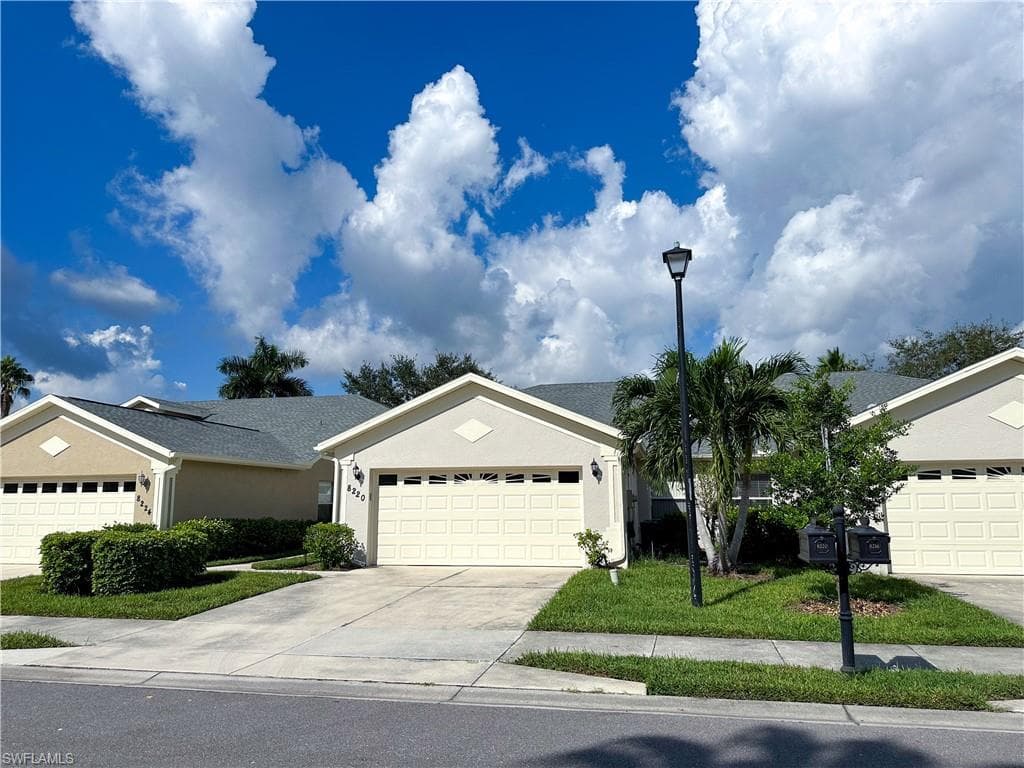 8220 Ibis Cove CIR # B216, NAPLES FL 34119-30