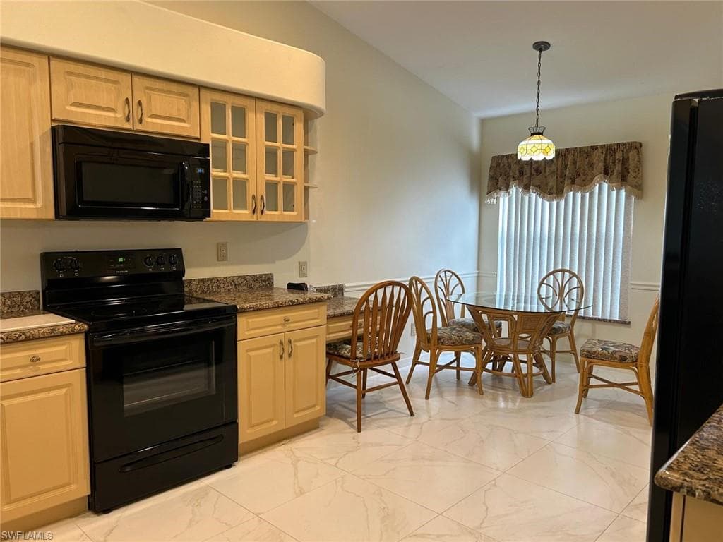 8220 Ibis Cove CIR # B216, NAPLES FL 34119-3