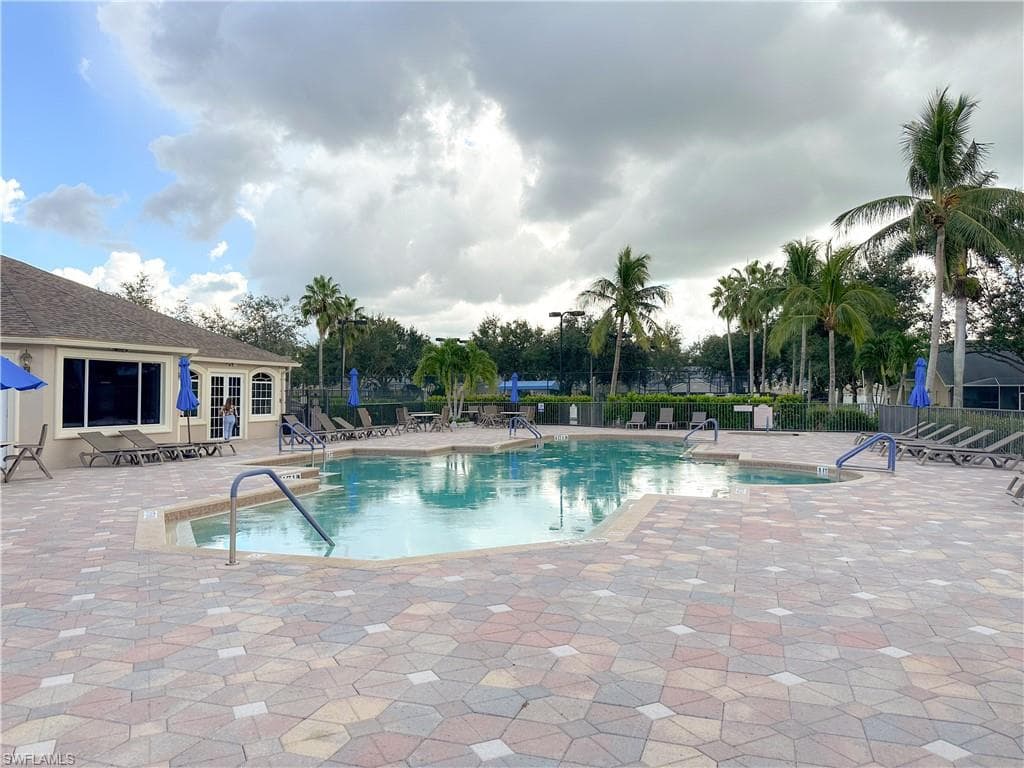 8220 Ibis Cove CIR # B216, NAPLES FL 34119-24