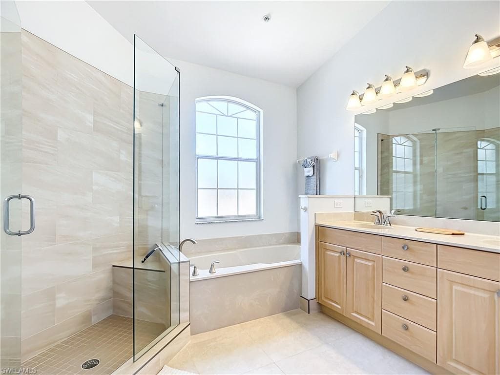 3077 Windsong CT # 704, NAPLES FL 34109-25