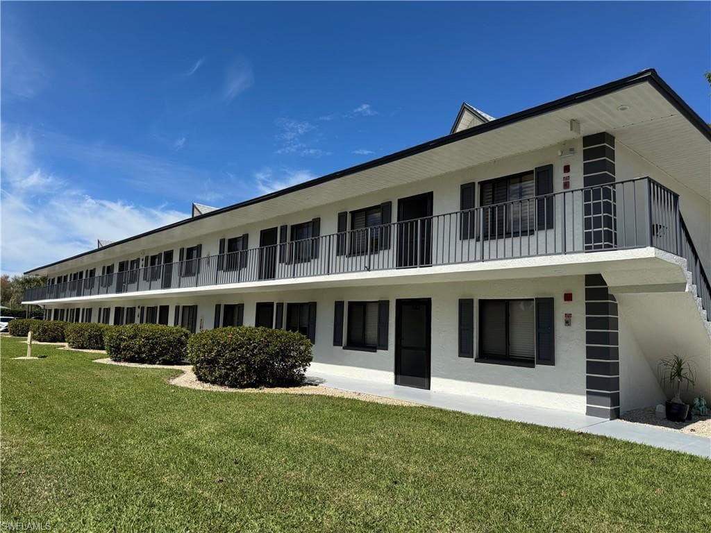 1101 Rosemary CT # 204, NAPLES FL 34103-3