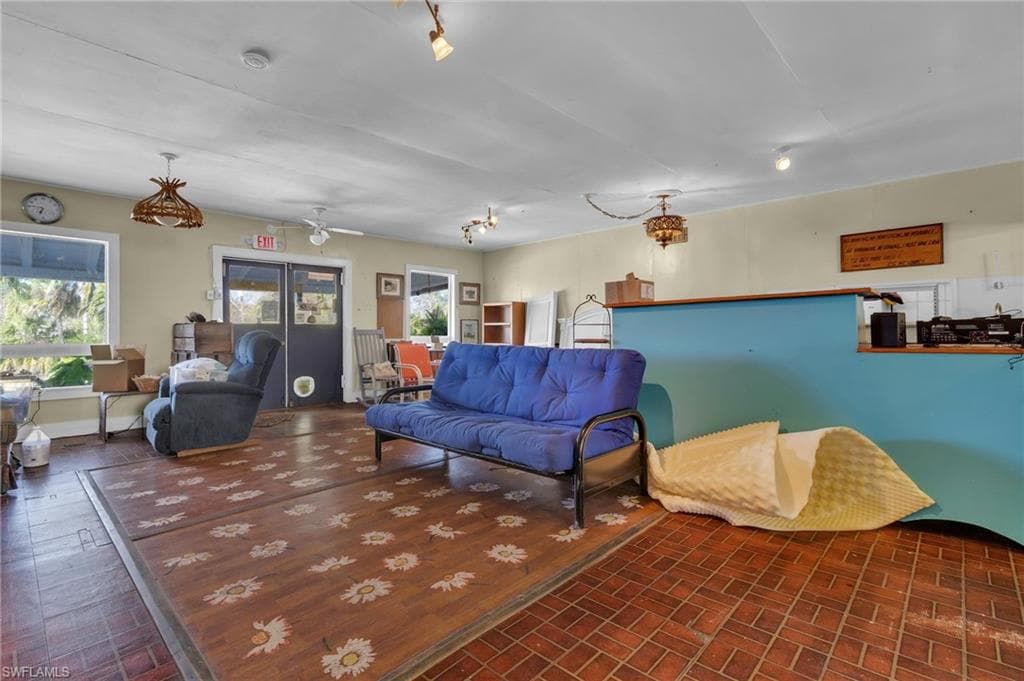 238 Mamie ST, CHOKOLOSKEE FL 34138-6