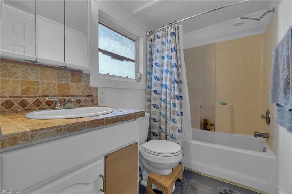 238 Mamie ST, CHOKOLOSKEE FL 34138-27