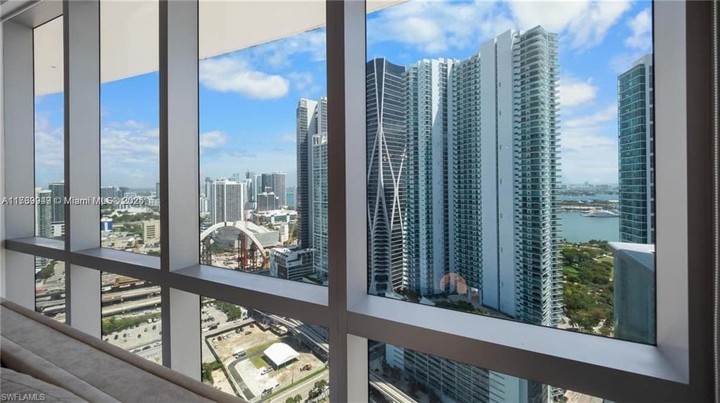 851 1 AVE E # 3303, MIAMI FL 33132-38
