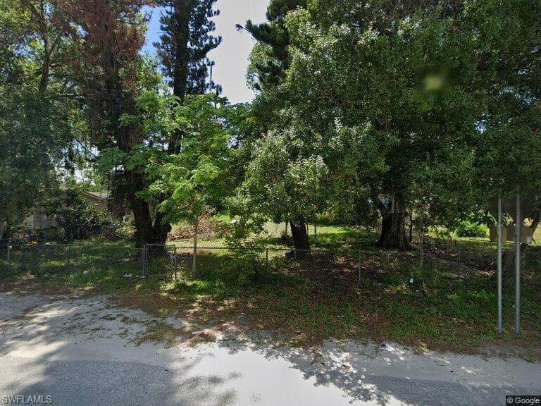 111 S 7th ST, IMMOKALEE FL 34142-1