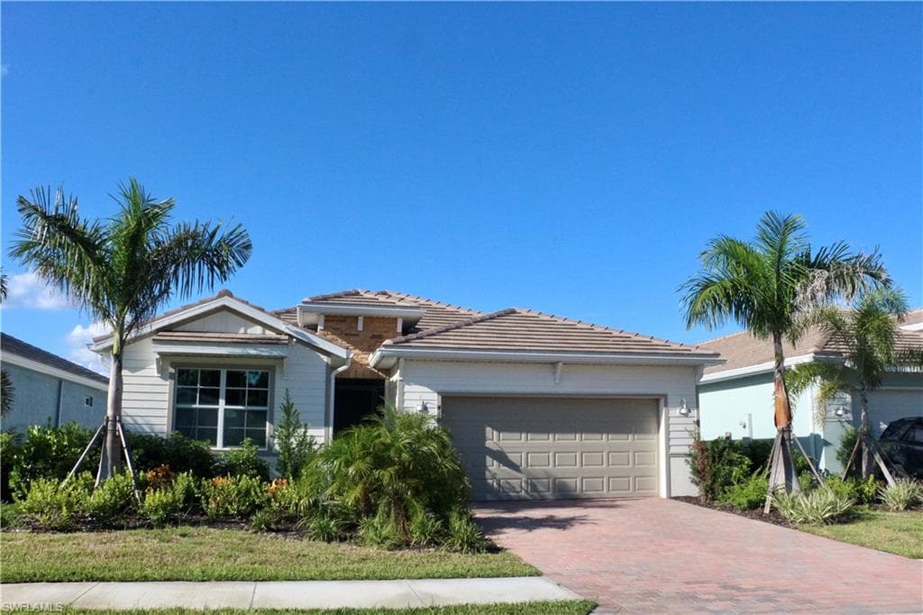 415 Polihale WAY, NAPLES FL 34114-1