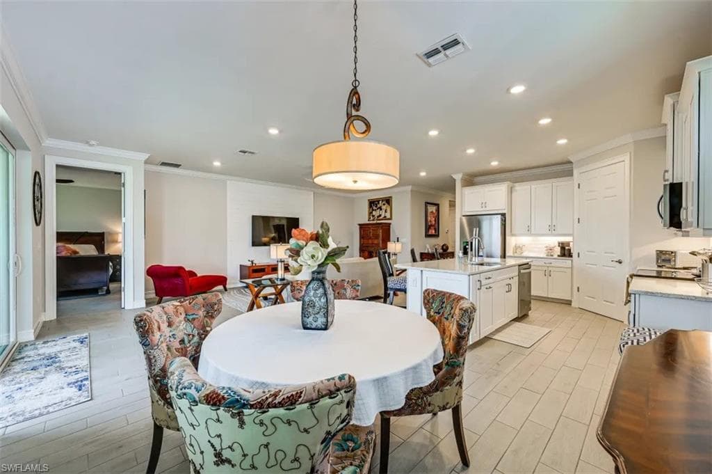 415 Polihale WAY, NAPLES FL 34114-9