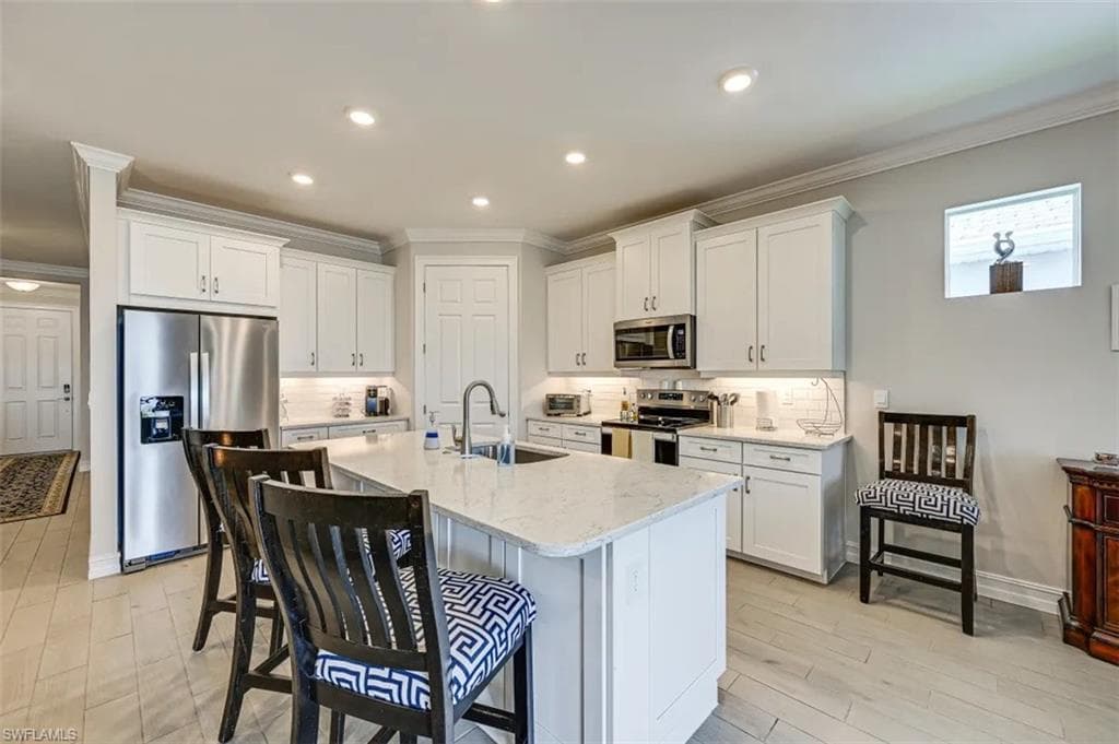 415 Polihale WAY, NAPLES FL 34114-7