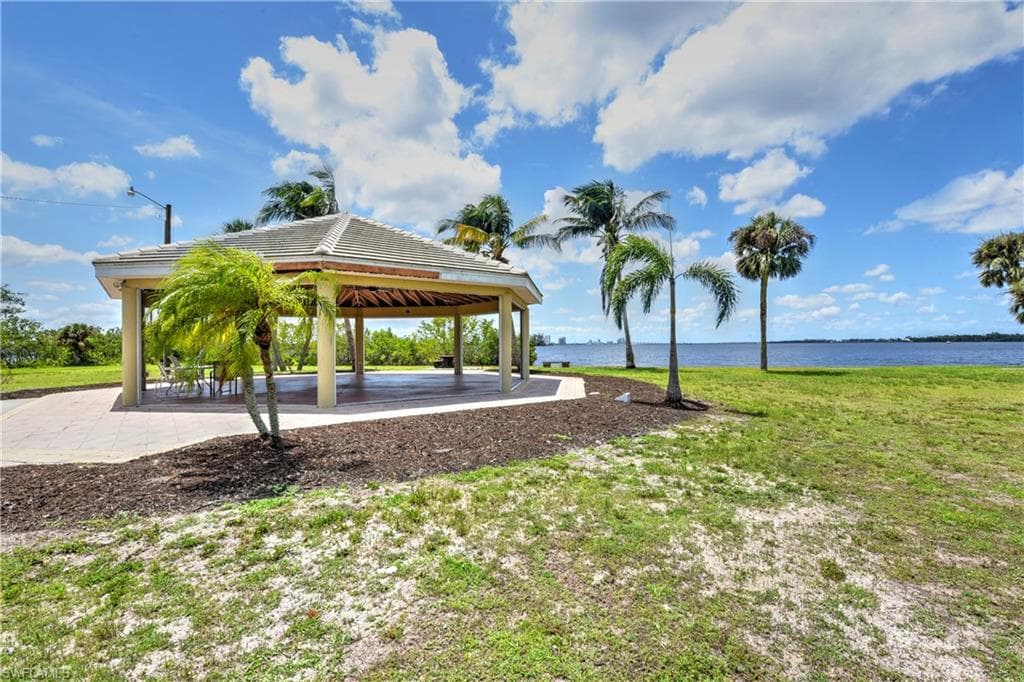 2205 Channel WAY, NORTH FORT MYERS FL 33917-41