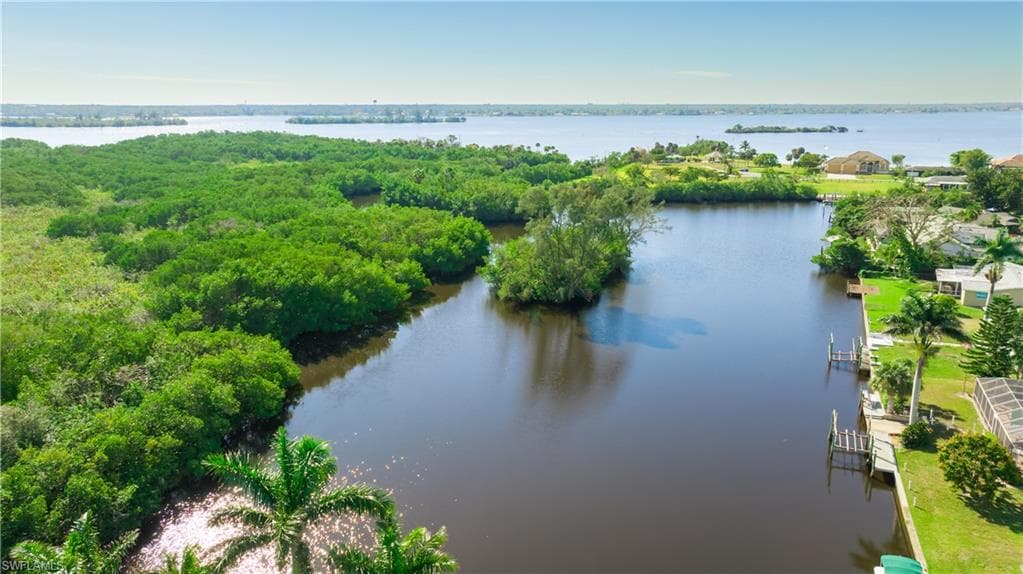 2205 Channel WAY, NORTH FORT MYERS FL 33917-32