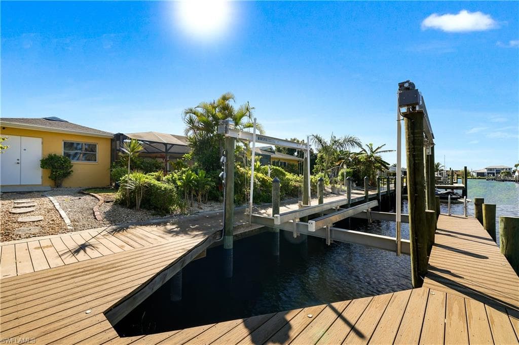 2205 Channel WAY, NORTH FORT MYERS FL 33917-28