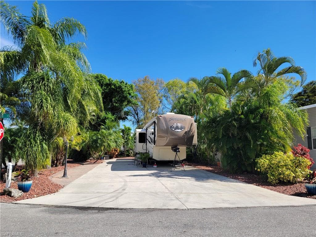 5761 Brightwood DR, FORT MYERS FL 33905-1