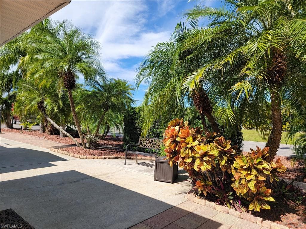5761 Brightwood DR, FORT MYERS FL 33905-6