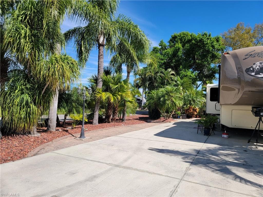 5761 Brightwood DR, FORT MYERS FL 33905-2