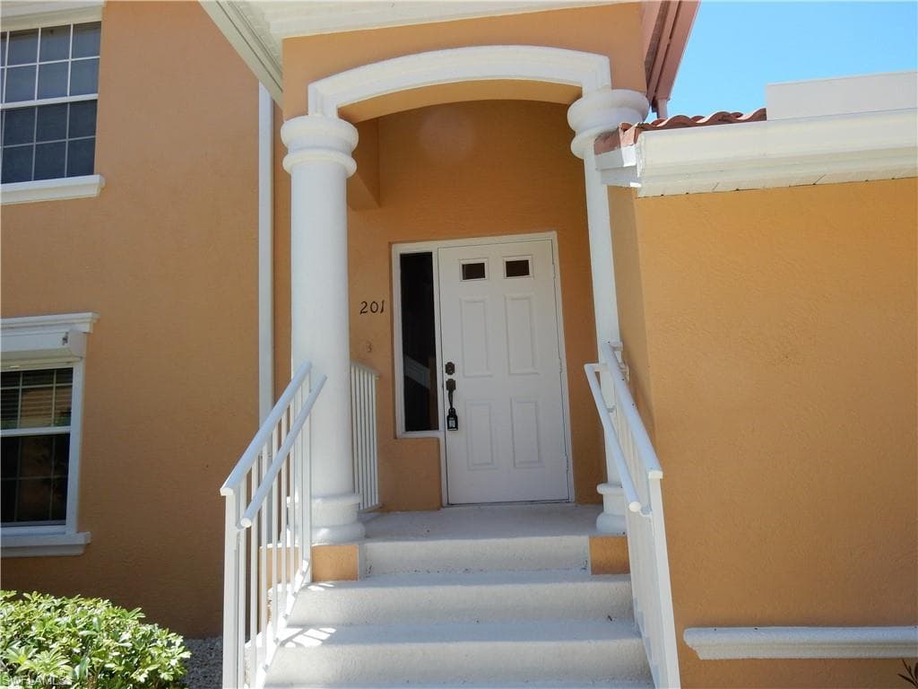 13831 Eagle Ridge Lakes DR # 201, FORT MYERS FL 33912-1