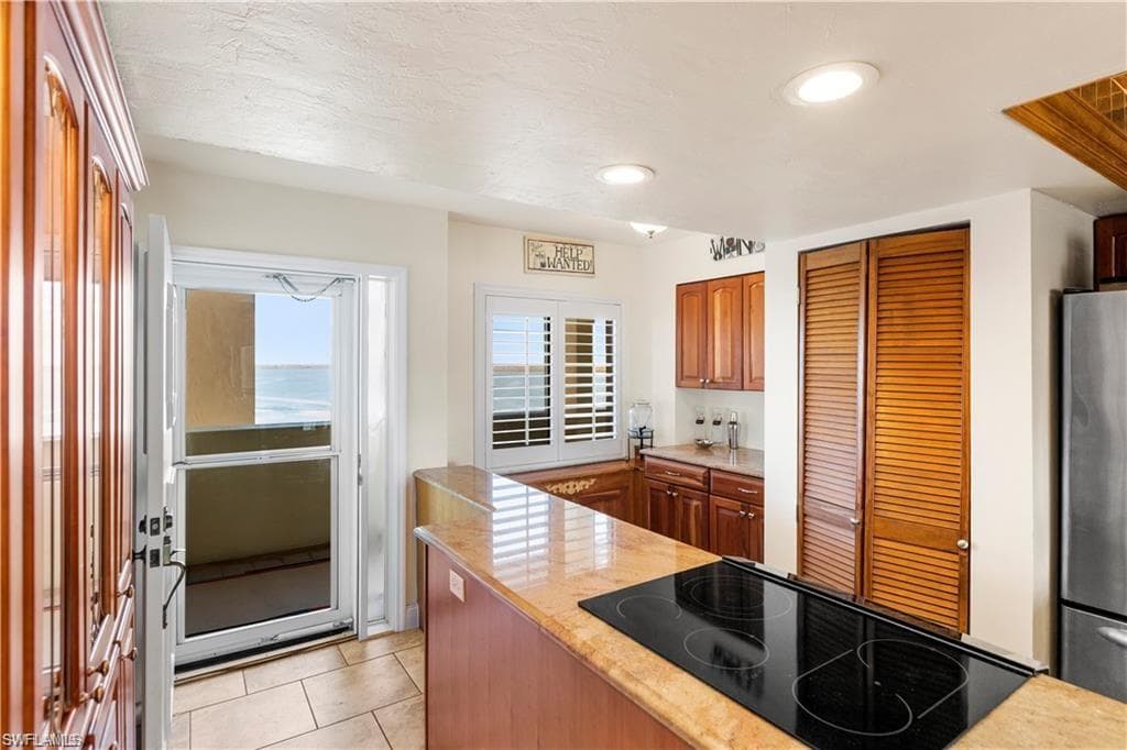 4265 BAY BEACH LN 523-11