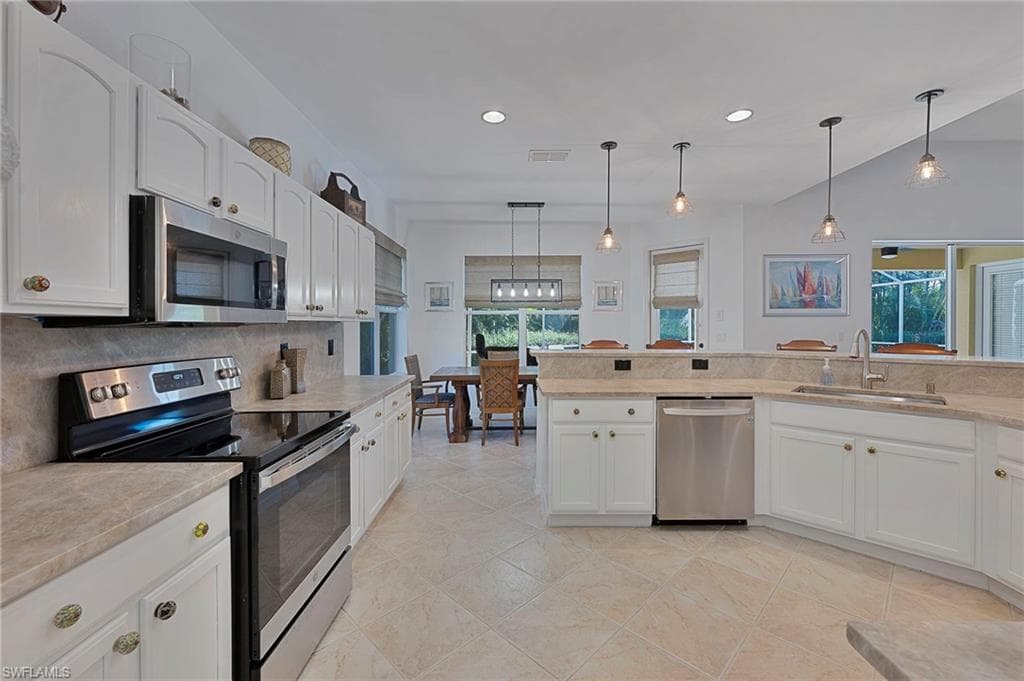 5005 Old Pond DR, NAPLES FL 34104-5