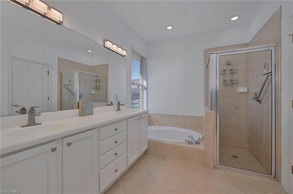 5005 Old Pond DR, NAPLES FL 34104-12