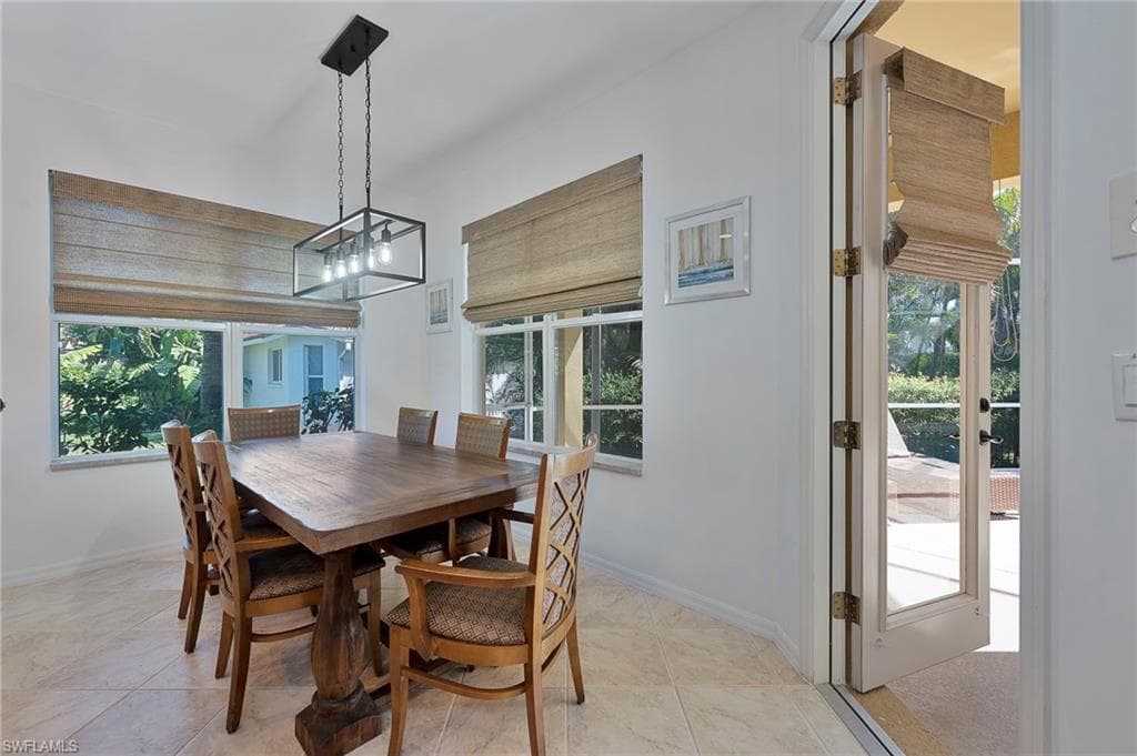 5005 Old Pond DR, NAPLES FL 34104-8