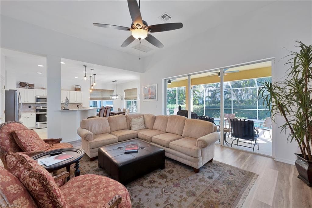 5005 Old Pond DR, NAPLES FL 34104-3