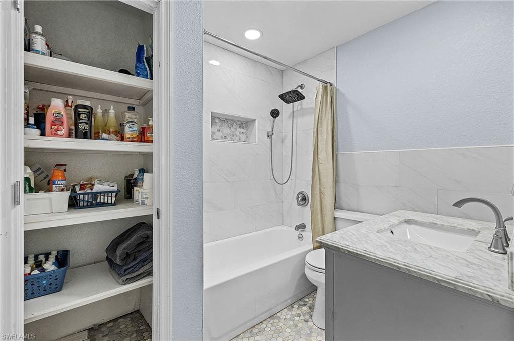 4826 E Riverside DR, FORT MYERS FL 33905-15