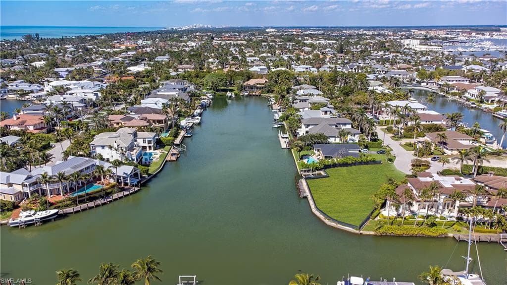 2020 5th ST S, NAPLES FL 34102-2
