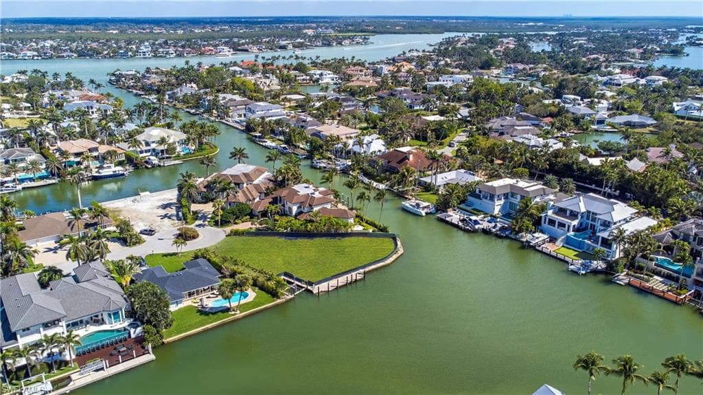 2020 5th ST S, NAPLES FL 34102-3