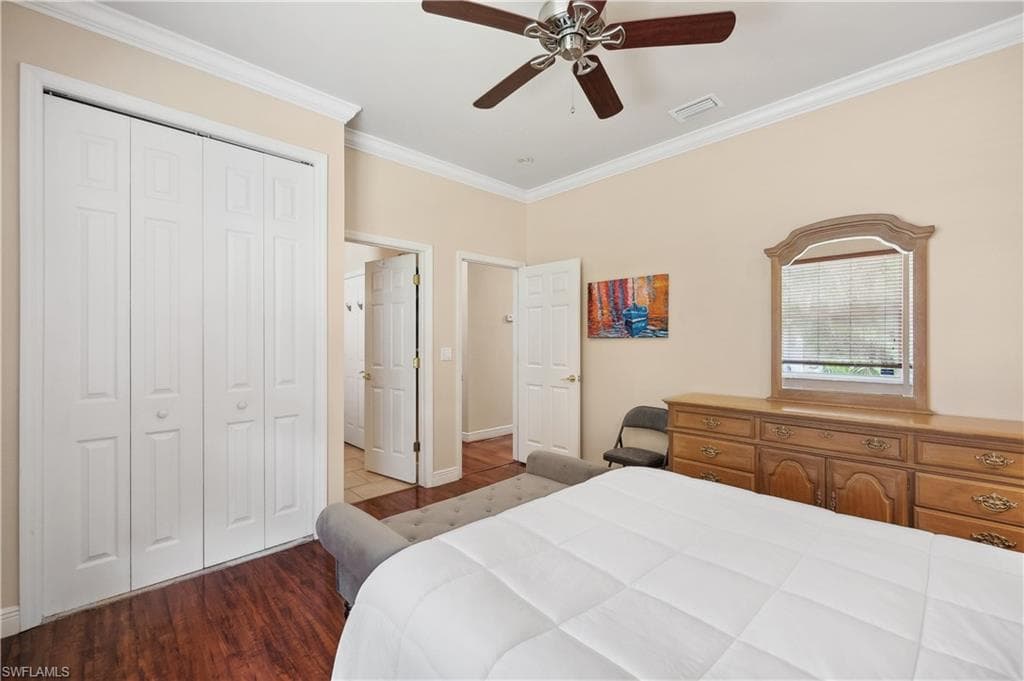 4897 Berkeley DR, NAPLES FL 34112-21