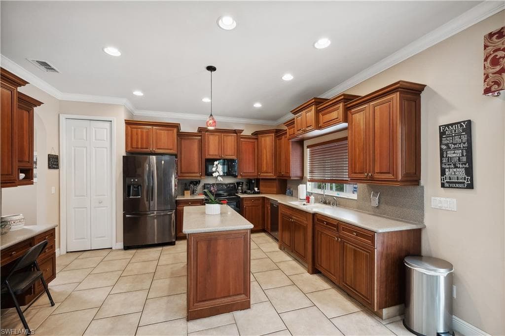 4897 Berkeley DR, NAPLES FL 34112-6