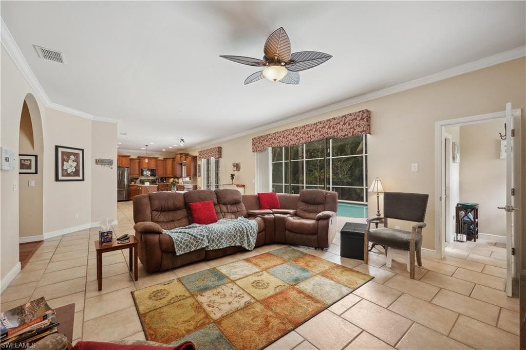 4897 Berkeley DR, NAPLES FL 34112-4