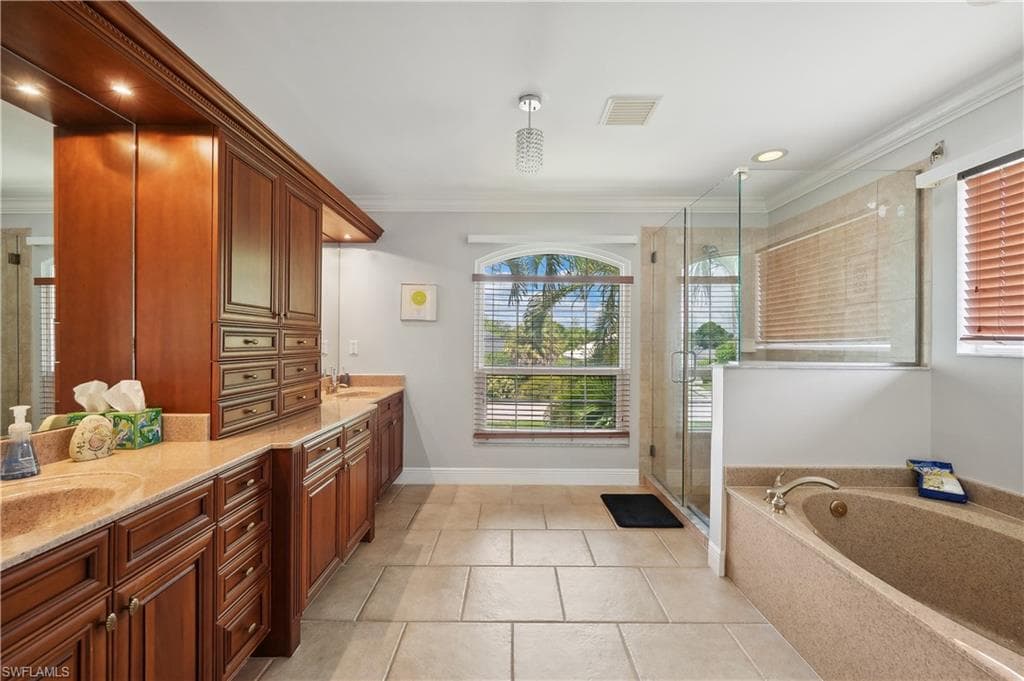 4897 Berkeley DR, NAPLES FL 34112-19