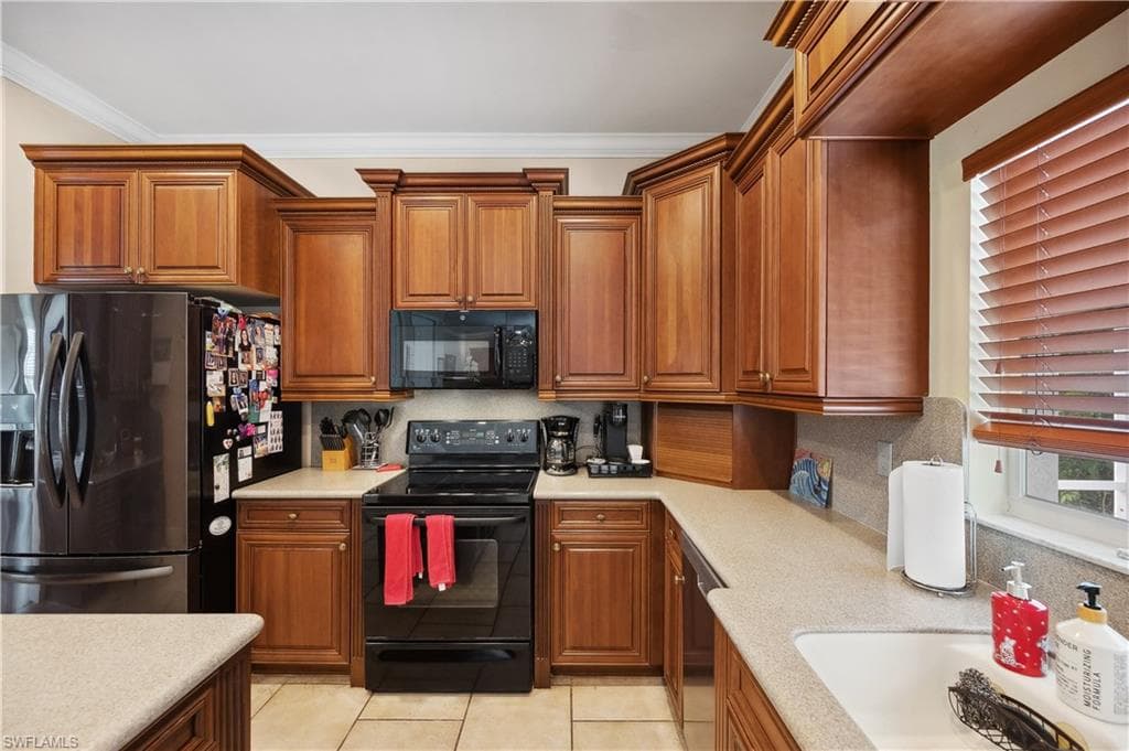 4897 Berkeley DR, NAPLES FL 34112-9