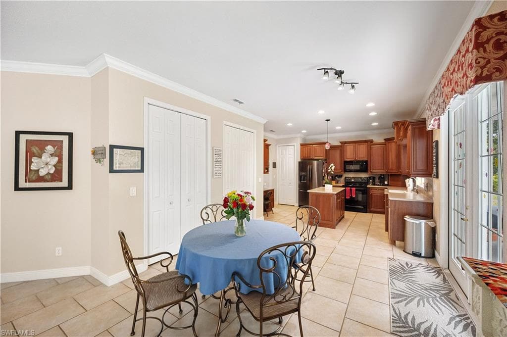 4897 Berkeley DR, NAPLES FL 34112-13