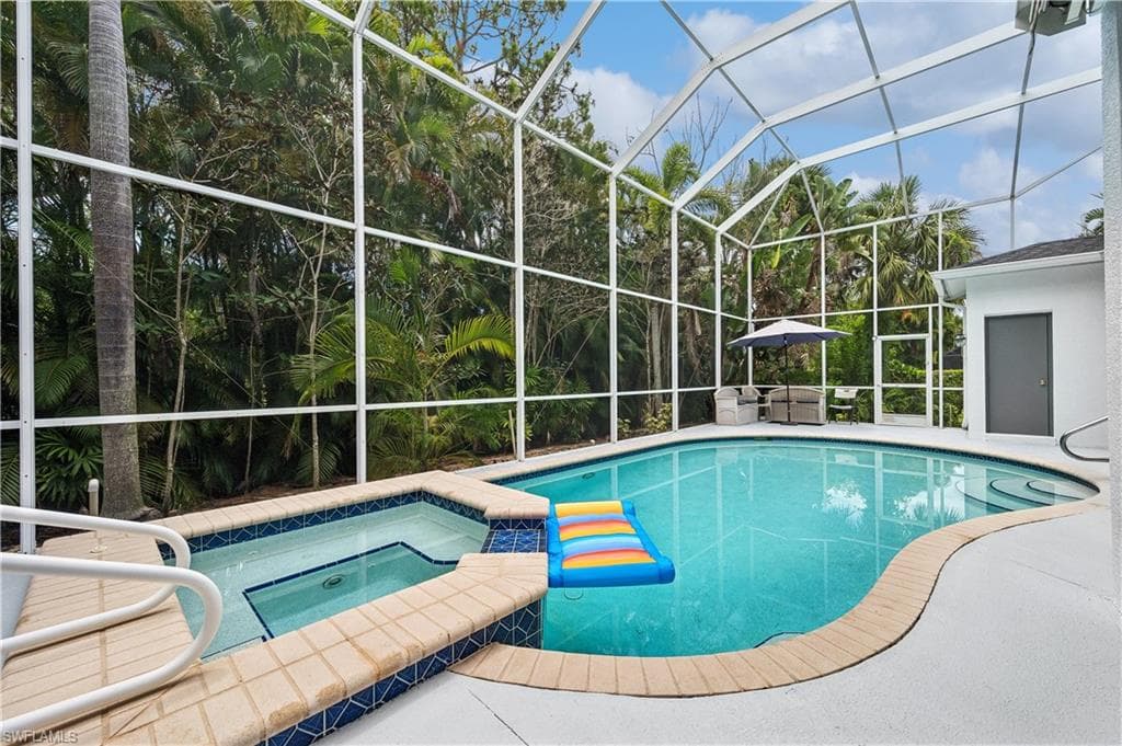 4897 Berkeley DR, NAPLES FL 34112-36