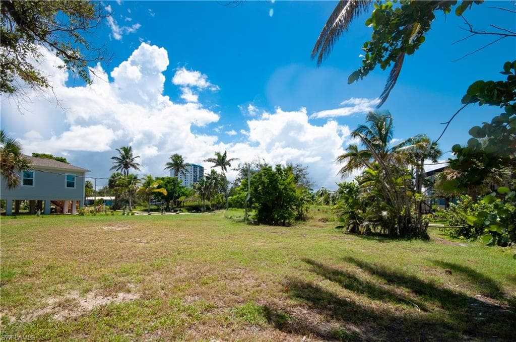 119 Sabal DR, FORT MYERS BEACH FL 33931-6