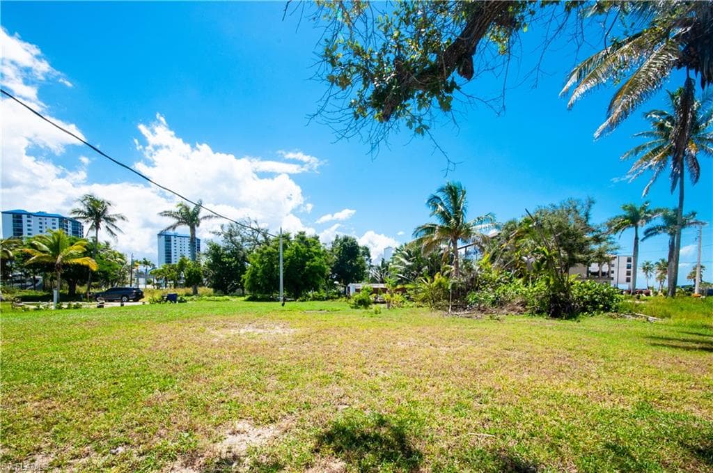 119 Sabal DR, FORT MYERS BEACH FL 33931-4