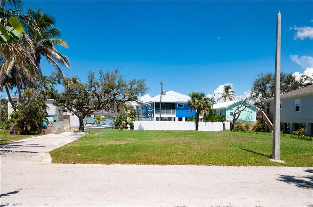 119 Sabal DR, FORT MYERS BEACH FL 33931-8