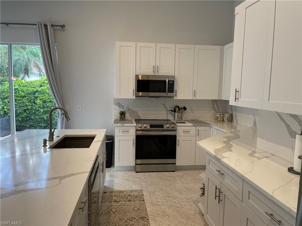 5950 Almaden DR, NAPLES FL 34119-2