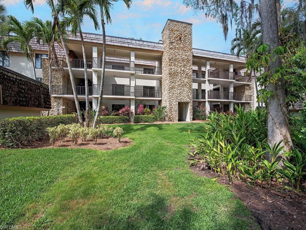 104 Wilderness DR # J239, NAPLES FL 34105-12