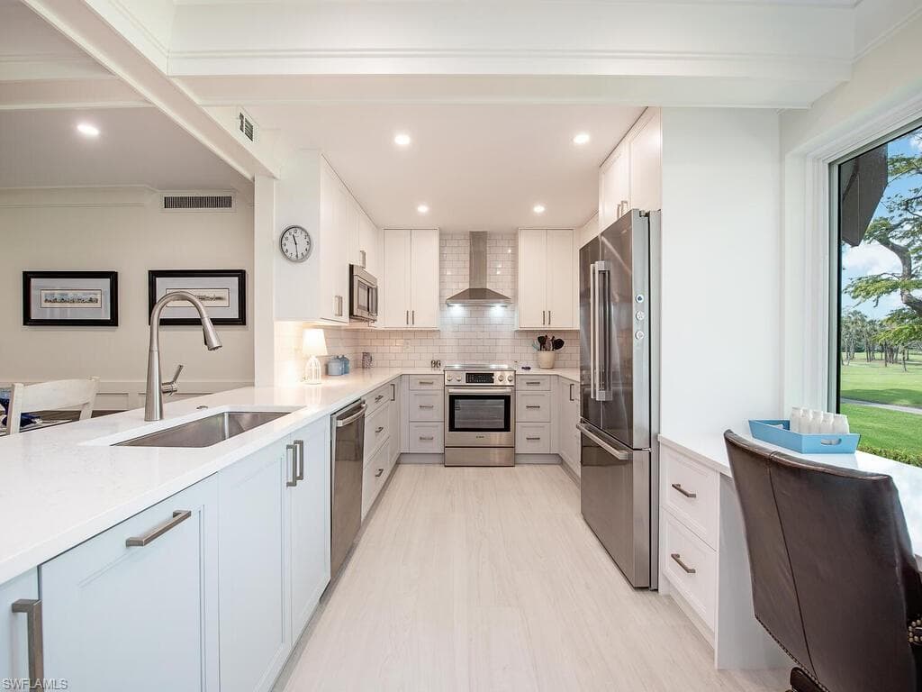 104 Wilderness DR # J239, NAPLES FL 34105-2