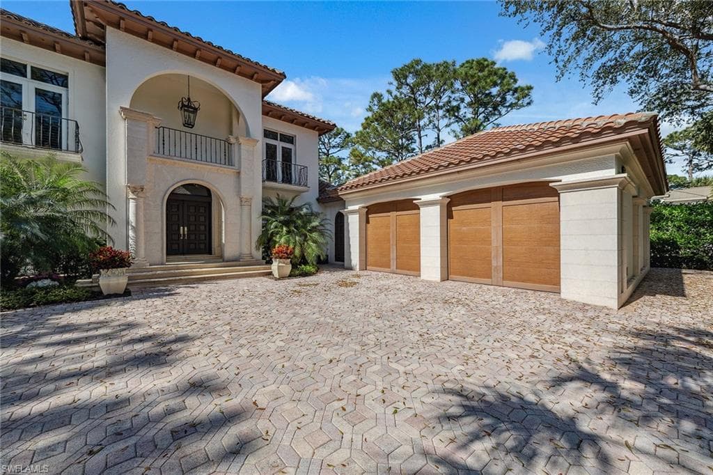 837 Barcarmil WAY, NAPLES FL 34110-1